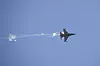 Snowden-dokumenter røper at amerikanerne og britene hacket seg inn på datasystemene til Israels flyvåpen. Bildet viser et israelsk F-16 jagerfly som blusser under en oppvisning 31. desember i fjor.