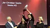Jan Christian Vestre mottar prisen EY Entrepreneur Of The Year 2019 av juryleder Aase Aulie Michelet (t.h.) samt prisutdelere Per Grieg jr og Christin Bøsterud. Foto: EY