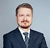 Jan Sandtrø er advokat og ekspert på teknologirett. Han mener tingretten har gjort en del spenstige resonnementer: – Man bør ikke ta i bruk en tjeneste uten at det er en avtale på plass, og være sikker på at man har en leverandør man kan stole på, sier han. Foto: Calle Huth/Studio Illegal