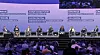 Disse var samlet på scenen under Internet Governance Forum onsdag. Fra venstre: Ordstyrer Jonathan Charles, teknologiminister Nthati Moorosi i Lesotho, statssekretær Tomas Norvoll, Sandro Gianella fra Open AI, skuespiller og produsent Joseph Gordon-Levitt, Jennifer Bacchus fra det amerikanske utenriksdepartementet, forsker og gründer Ishita Barua, Juha Heikkilä fra EU-kommisjonen og Chris Yiu fra Meta. Skjermbilde: IGF