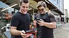 Brødrene Jon og Ryan Edmonds fra Arkansas i USA ser ut til å kose seg med nye Pokémon Go. Et spill der du kan 'fange' figurer som opptrer i liksom-virkelighet ved hjelp av smartelefonens kamera og GPS.