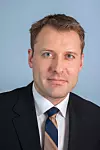 Severin Roald går fra stillingen som informasjonssjef i Aker Solutions til å bli kommunikasjonsdirektør i Netcom/TeliaSonera Norge.