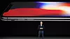 Apple-sjef Tim Cook viser frem den nye iPhone X-modellen. (Arkivfoto)