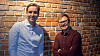 Daglig leder Jon Ramvi i Blockchangers (til høyre) her sammen med utvikler Robin Pedersen. Det var Jon Ramvi som holdt foredrag om e-helseløsningen på et arrangement på Mesh tirsdag kveld.