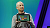 Windows-sjef Steven Sinofsky viste frem en prototyp av et Windows 8-basert nettbrett denne uken.