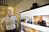 Under omleggingen har Skype i stor grad blitt brukt som kommunikasjonsverktøy mellom de tre byene. Her står prosjektleder Arne Fjerdrumsmoen i Trondheim og snakker med f.v. på skjermen Stian Husemoen og Einar Jørgen Haraldseid fra Gjøvik, Stig Einar Kjølsøy fra Ålesund og Rolf Sigvart Lea Lein, tidligere HiST. Nederst til venstre på skjermen ser vi kommunikasjonsrådgiver Jakobe Juul fra tidligere HiST.