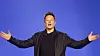Tesla-gründer Elon Musk anklages i et søksmål for å ha latt være å informere om at han hadde kjøpt seg opp stort i Tesla, slik at han kunne fortsette å kjøpe aksjer til lavere pris. Saksøkerne mener strategien har gått hardt ut over andre investorer.Tesla-gründer Elon Musk anklages i et søksmål for å ha latt være å informere om at han hadde kjøpt seg opp stort i Tesla, slik at han kunne fortsette å kjøpe aksjer til lavere pris. Saksøkerne mener strategien har gått hardt ut ove