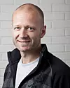 Tomas Sandnes underviser i blant annet C# hos både Høyskolen Kristiania og AW Academy. Foto: Privat