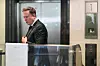 Elon Musk på vei inn i rettssalen for å vitne i søksmålet mot OpenAI.