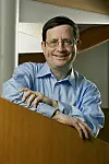 Jeff Jaffe tok sin Ph.D-grad i informatikk ved MIT i 1979, før han begynte i IBM. Senere fortsatte han karrieren blant annet i Bell Labs, og sist som teknologidirektør i Novell. President Bill Clinton utnevnte i sin tid Jaffe som sikkerhetssjef for Advisory Committee for the Presidential Commission for Critical Infrastructure Protection. Dr. Jaffe er nå CEO for W3C. Bilde: Tony Scarpetta