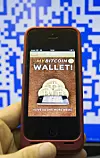 Bitcoin Wallet lar deg betale innkjøp med bitcoin. Tilpassede kasseapparater finnes i London, San Francisco og New York. Bilde: Bloomberg via Getty Images/Getty Images/All Over Press