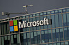 Microsoft skriver til det danske Folketingethvordan kunder kan unngå avhengighet mens prisene stiger. Bildet er tatt ved selskapets kontorer utenfor Paris.