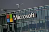 Microsoft skriver til det danske Folketingethvordan kunder kan unngå avhengighet mens prisene stiger. Bildet er tatt ved selskapets kontorer utenfor Paris.
