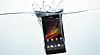 Sony Xperia Z skal tåle å bli dyppet i vann. Det kan være blant egenskapene som gjør at den raser opp på Telenors salgsliste.