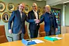 Administrerende direktør Frithjof Ugelstad Frederiksen i Bekk (t.v.), kartverkssjef Johnny Welle og administrerende direktør Per Gunnar Tronsli i Bouvet Norge smilte bredt etter at avtalen var inngått.