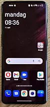 Grei front: OnePlus 10 Pro ser ut som de fleste mobiler fra forsiden. Skjermen fyller godt ut og kantene er avrundet.