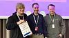 Bendik Hagen (til venstre) stakk av med seieren i årets Master of Cyber Security-konkurranse. Gjermund Marqvardsen (midten) og Oddvar Moe har laget spørsmålene til konkurransen.
