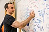 – En av de store utfordringene innenfor kvanteteknologi er å greie å utføre dataoperasjoner på en tilstrekkelig nøyaktig måte, sier NTNU-professor Jacob Linder.