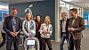 IoT-gjengen: Fra venstre: leder for Telenor Bedrift, Ove Fredheim Telenor Norgesjef, Berit Svendsen, Alanna Solberg, fra Telenor e-helse, Annelene Næss, leder for smart digital i Telenor bedrift. Roy Johansen, leder smarte bygg, Pål Kvalheim, leder for Telenor Eiendom. Og Pepper da, foran. Foto: ORV