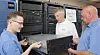 Kina kan finne på å røske ut IBM-servere fra landets nasjonale banker, ifølge Bloombergs kilder. Bildet viser det motsatte, at en IBM Power 840-server blir installert ved en bedrift i den amerikanske delstaten Minnesota.