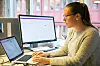 Katrine Øverlie Svela jobber blant annet med integrasjon av LinkedIn i Outlook. Foto: Kurt Lekanger, Digi.no