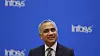 Konsernsjef Salil Parekh blir anklaget for å ha blåst opp regnskapene til Infosys, som faller tungt på børs. Selskapets styreleder varsler full granskning av de påståtte mislighetene.