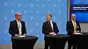 Fra venstre: Erik Hope, direktør i Departementenes sikkerhets- og serviceorganisasjon (DSS), kommunal- og distriktsminister Sigbjørn Gjelsvik og Geir Arild Engh-Hellesvik i Nasjonal sikkerhetsmyndighet (NSM) under en pressekonferanse mandag.