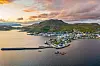 Fiskemottaket med datasenterplaner ligger i bukten til venstre i bildet, like utenfor Honningsvåg.