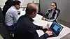 Merwarid Paiz i «speed-intervju» med helseetatens IKT-seksjon. Hun håper å få lærlingplass hos dem de to neste årene.