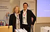 Administrerende direktør Torbjørg Vanvik i Helseplattformen sammen med administrerende direktør Hans-Henrik Merckoll i IBM Norge da de to signerte kontrakt for sikker identitets og tilgangsstyring (IAM) i Helseplattformen i 2019.
