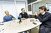 IT-konsulentene Bjørn Fredrik Christensen og Ketil Jensen og statssekretær Per Olav Skurdal Hopsø i Arbeids- og inkluderingsdepartementet møttes blant annet hos Digi våren 2024, for å diskutere reglene. Foto: Arash A. Nejad