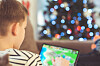Nesten alle mellom 9 og 18 år gamer, ifølge tall fra Medietilsynet. Mye av den sosiale praten fra skolehverdagen fortsetter der.
