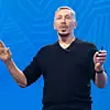 Larry Ellison maner til samarbeid mellom tech-selskaper. Oracle-bossen pakket bort rivalisering og la fram en visjon om interoperabile nettskyplattformer som ikke låser kundene fast, og et globalt helsejournalsystem, som ikke kan bygges av én enkelt aktør, men snarere vil kreve partnere. Foto: Oracle