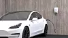 Tesla 3 som lades med ladestasjon fra Zaptec.