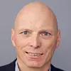 Mennesker har en dokumentert tendens til å stole mer på systemer enn på egen vurdering, skriver Erlend Vestre i Devoteam. Foto: Devoteam