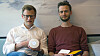 Teknologidirektør Erlend Bolle og tech lead Alexander Sagen med ulike Airthings-enheter.