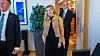 Digitalisering- og forvaltningsminister Karianne O. Tung går inn på kontoret i kommunal- og distriktsdepartementet for å overta nøkkel. Fra første januar har hun et eget departement.