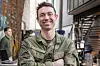 Sindre Føllesdal, produkteier i Team 5G ved CIS-regimentet i Cyberforsvaret, sier smarttelefonene kan bli det nye internsambandet i Forsvaret.