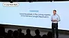Chris Phillips fra Google Maps presenterte en rekke nye funksjoner som gjør det lettere å bruke Google maps med elektriske biler. Skjermbilde: Google