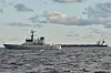 Yi Peng 3, blir overvåket av det danske marinefartøyet P525 Rota i Kattegat, der det kinesiske lasteskipet ligger oppankret mistenkt for å ha kuttet to fiberkabler i Østersjøen i November