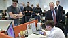 Vladimir Putins kontor i Kreml ser ikke lenger med blide øyne på at ansatte benytter Iphone.