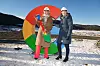 Google-sjef Tine Austvoll (t.v.) og digitaliseringsminister Karianne Tung tok et første spadetak på tomta hvor tek-gigantens datasenter i Skien skal ligge. Bildet er fra februar 2024.