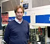 Øyvind Nyland er nordisk avdelingsleder hos Ibas Ontrack. Her fotografert i selskapets renlab på Kongsvinger. Foto: Harald Brombach