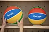 Ingen butikk uten merchandise - basketballer, bager, t-skjorter og capser selges med Google-logo.