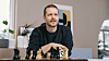 Simen Øian Gjermundsen jobber med utvikling og design i sitt eget firma.