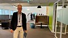 Jørn Leonhardsen er IT-direktør i Skatteetaten. Her står han i IT-divisjonens kontorlandskap i Skatteetatens bygg på Helsfyr i Oslo.