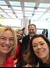 Kvinnedagen: Her er noen mektige kvinner og en litt mindre mektig mann på årets kvinnedag: Nag sammen med sin harde konkurrent, Telenor-direktør Berit Svendsen, og NHO-direktør Kristin Skogen Lund. Jan Moberg fra Teknisk ukeblad snek seg med på bildet.
