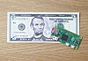 HAPPY HACKING: Pi Zero har blant annet porter for micro-SD-kort, mini-HDMI-utgang (1080 HD-oppløsning / 60 fps), mikro-USB-porter for data og strømtilgang. Enheten måler ikke mer enn 65 x 30 x 5 millimeter.