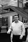 I dag kan opp mot 90 prosent av koden gjenbrukes på tvers av iOS- og Android-apper. Det forteller Brian Dam Pedersen, teknologidirektør i GN Hearing, som tidligere har hatt utfordringer med Android-løsninger til sine høreapparater. Foto: GN Hearing