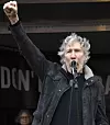 Den britiske musikeren Roger Waters talte under demonstrasjonen i London i helgen mot USAs utleveringskrav for Julian Assange. Foto: Alberto Pezzali / AP Photo